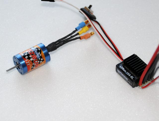 HobbyWing COMBO EZRUN 18A/50A 2-Lipo ESC + 12T HW Brushless Motor 7800KV for 1/18 Cars HobbyWing COMBO EZRUN 18A/50A 2-Lipo ESC + 12T HW Brushless Motor 7800KV for 1/18 Cars