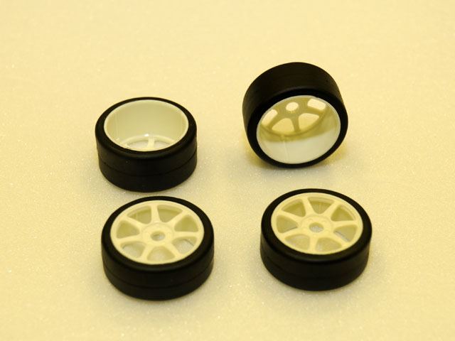 NANDA NA3008 7-SPOKE WHEEL W/TIRE AND INSET NANDA NA3008 7-SPOKE WHEEL W/TIRE AND INSET
